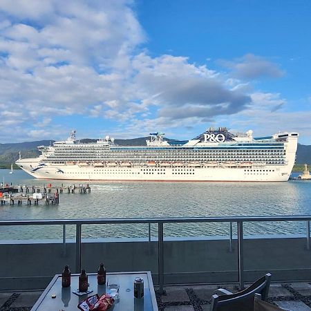 Apartamento Cairns Waterfront Luxury At Harbourlights Exterior foto