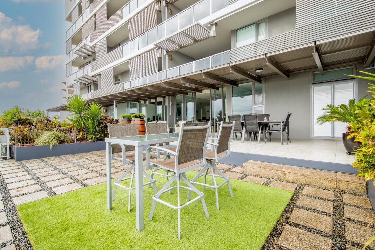 Apartamento Cairns Waterfront Luxury At Harbourlights Exterior foto