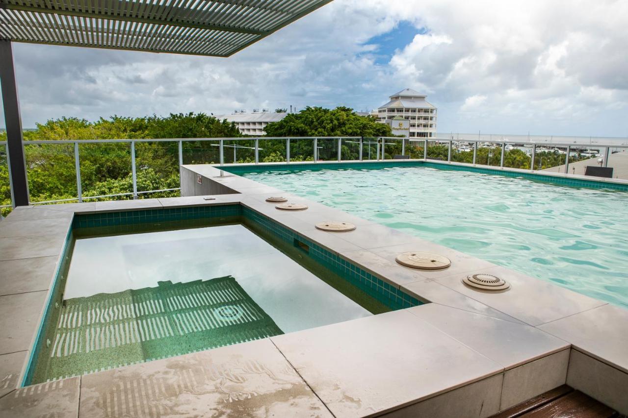 Apartamento Cairns Waterfront Luxury At Harbourlights Exterior foto